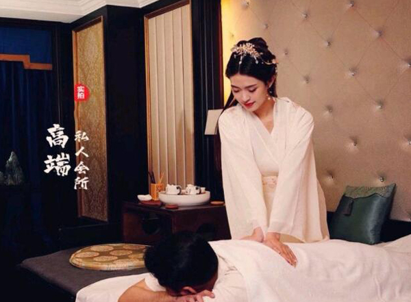 前天我在深圳龙岗一家养生会所，帮助你的身体慢慢放松